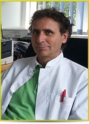 Dr. med. univ. (Pecs) Gabor Varnai Dr. Varnai