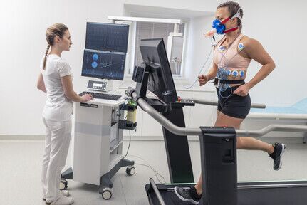 Patient auf Laufbandergometer